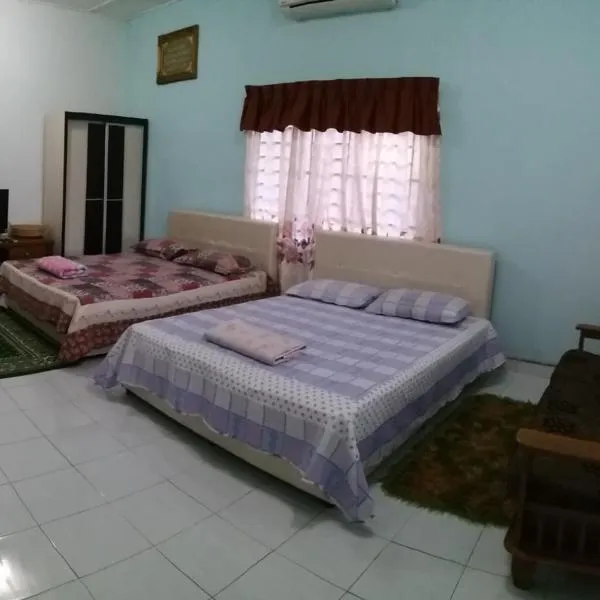 达雅因迪娜民宿，位于Kampong Bolok的酒店