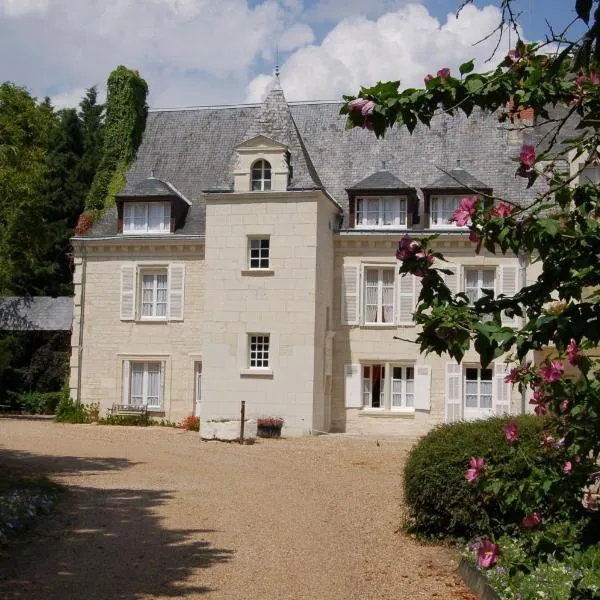 吉拉德尔庄园之家酒店，位于Lerné的酒店