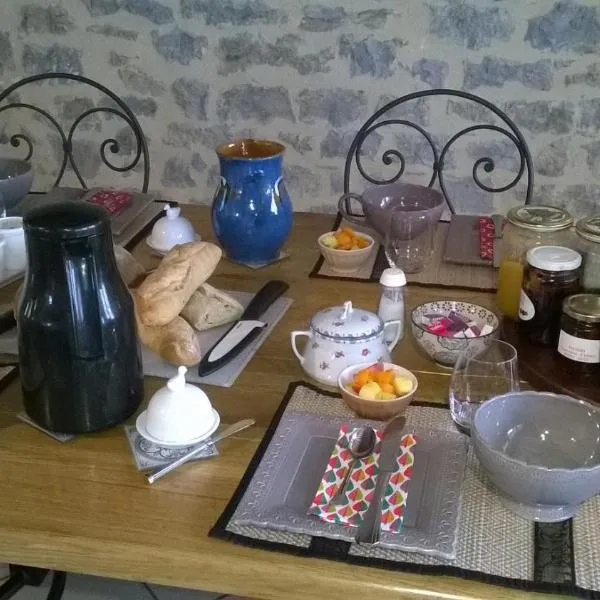 Au Rendez vous de l'Auxois B&B，位于Maconge的酒店