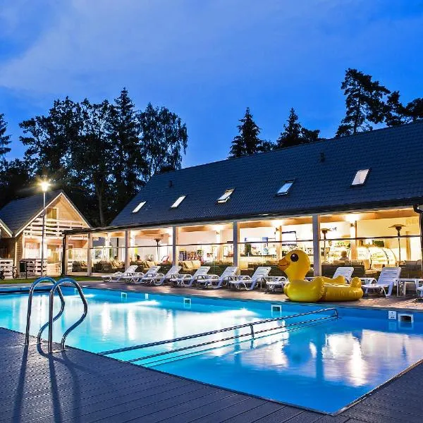 Holiday Park & Resort Pobierowo - całodniowe animacje i podgrzewany basen w cenie，位于波别罗沃的酒店