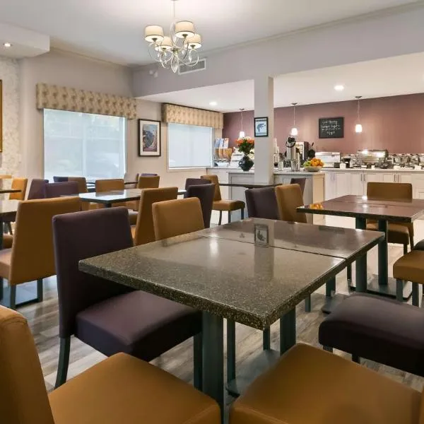 贝斯维斯特山景旅馆，位于戈尔登的酒店