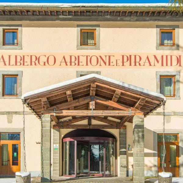 阿贝托内皮拉米迪度假酒店，位于廖卢纳托的酒店