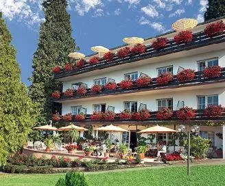 百灵达特劳博酒店，位于巴登韦勒的酒店