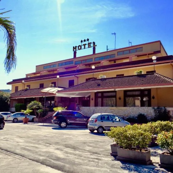 丽城餐厅酒店，位于马尔恰尼塞的酒店