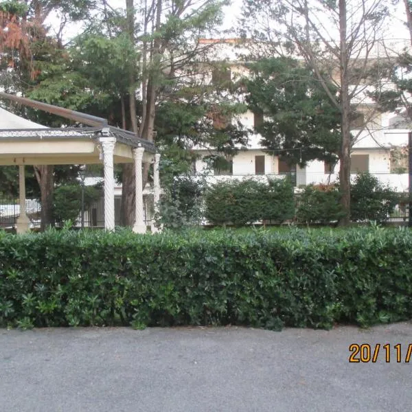 Hotel Degli Amici，位于Sant'Egidio del Monte Albino的酒店