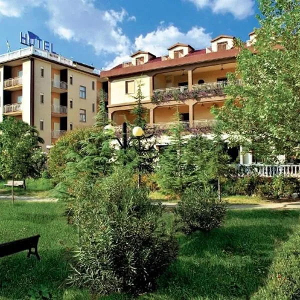 Hotel Ristorante la Siesta，位于Crosia的酒店