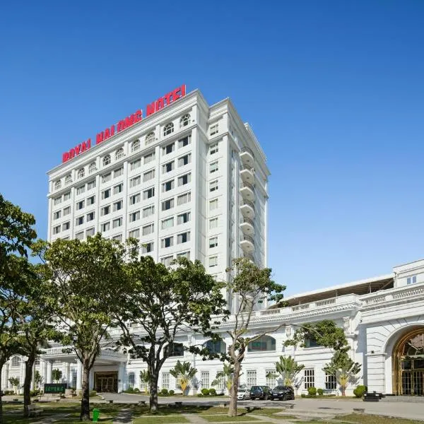 皇家下龙饭店，位于Tuan Chau的酒店