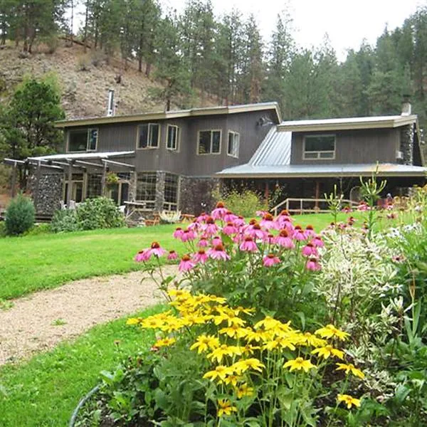 Mountain Springs Nature Retreat，位于Keremeos的酒店