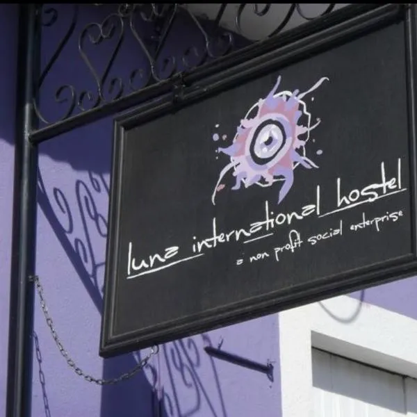 Luna International Hostel，位于埃斯特利的酒店