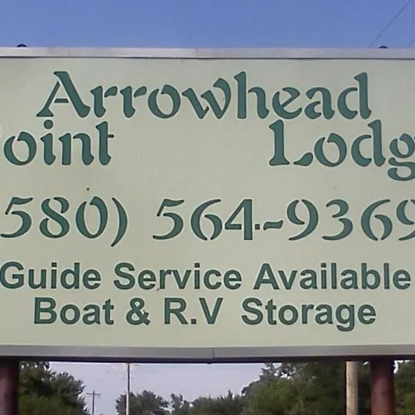 Arrowhead Point Lodge & Campground，位于Shay的酒店
