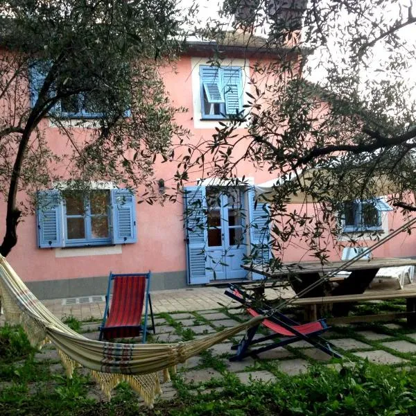 Casa Aquarela，位于Cogorno的酒店