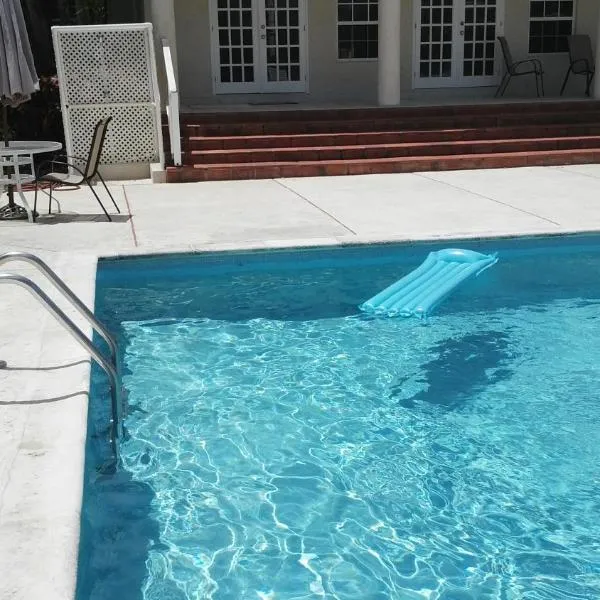 1002 Crystal Court Condominiums，位于圣詹姆斯的酒店