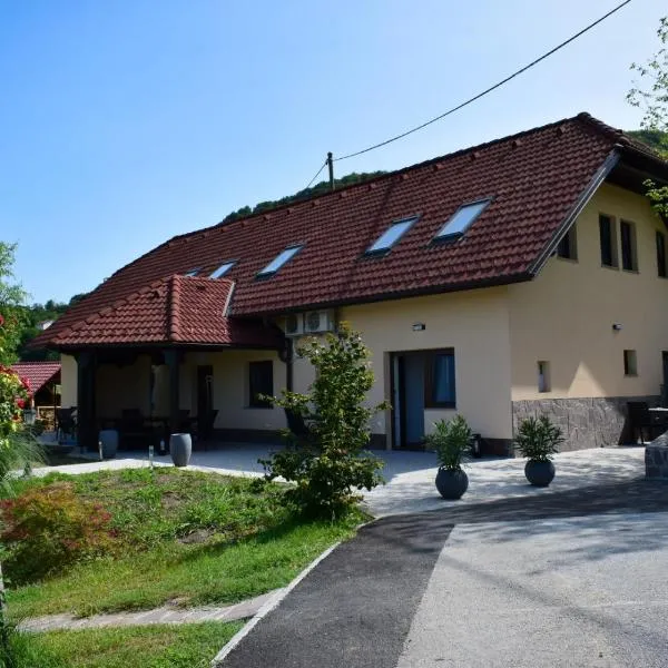 Farm Stay Zevnik，位于Brezje pri Veliki Dolini的酒店