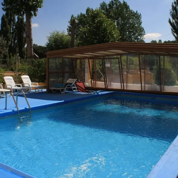 Isis de Cuenca Alojamiento Superior con piscina，位于阿卡斯的酒店