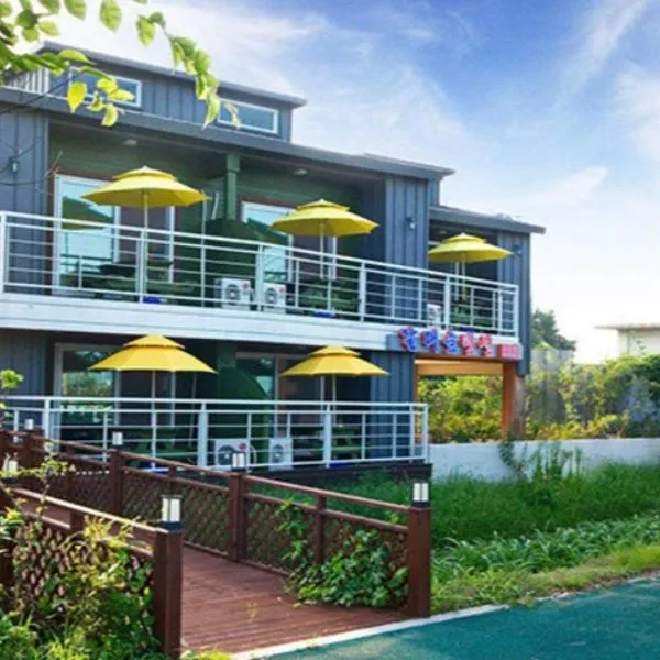 Suncheonbay Reed Field Pension，位于Kŭmma-ri的酒店