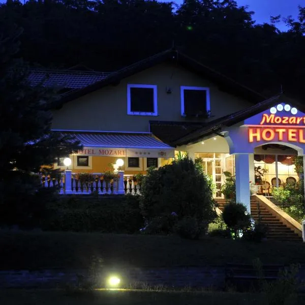 莫扎特酒店，位于Veliki Grđevac的酒店