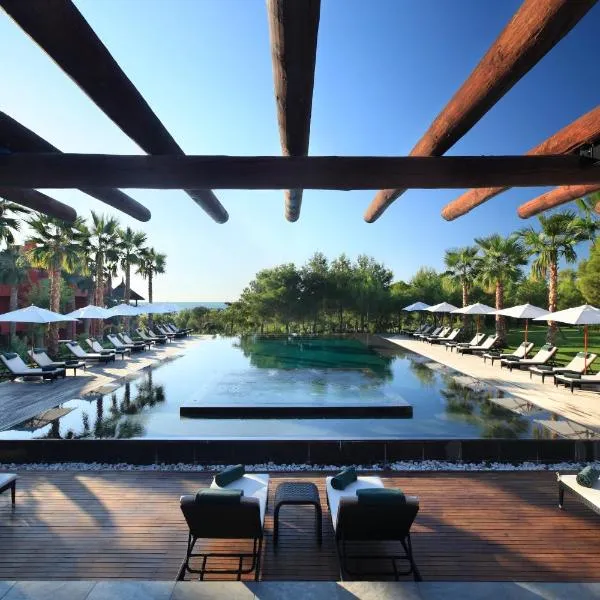 亚洲花园酒店及泰国水疗中心 - 皇家隐居酒店，位于Cautivador的酒店