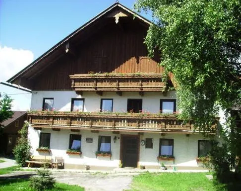 Bauernhof Manuela Perner，位于阿特湖畔努斯多夫的酒店