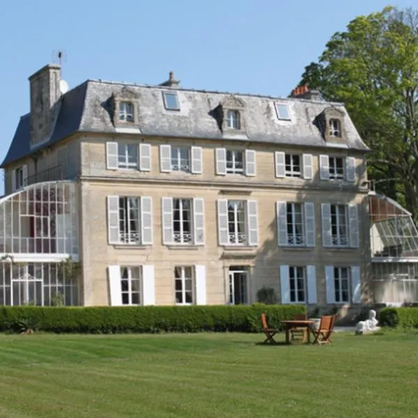 达米尼城堡住宿加早餐旅馆，位于Loucelles的酒店