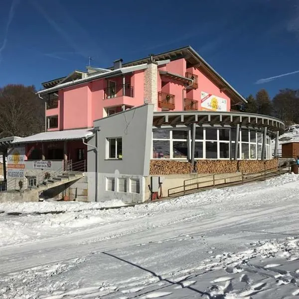 Hotel Sole del Baldo，位于Sabbionara的酒店