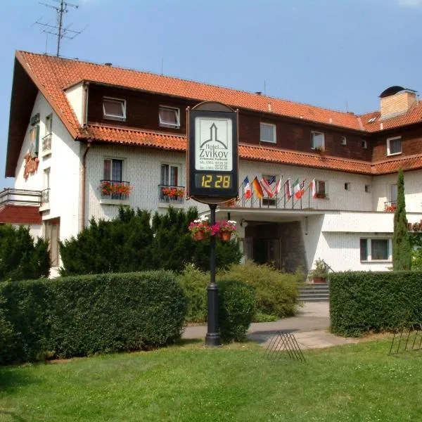 Resort Hotel Zvíkov，位于Orlík的酒店