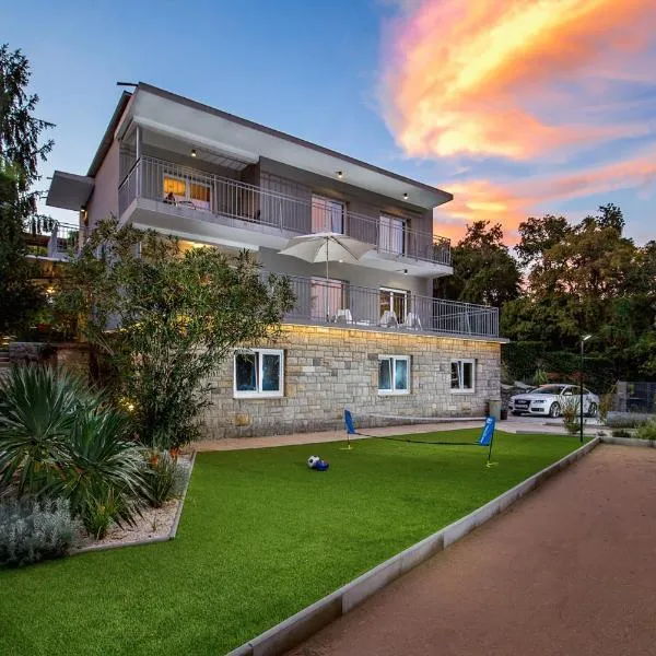 Villa Lovran, heated pool and Spa，位于洛夫兰的酒店