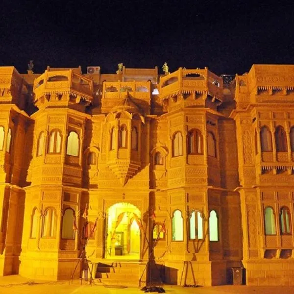 Hotel Lal Garh Fort And Palace，位于斋沙默尔的酒店