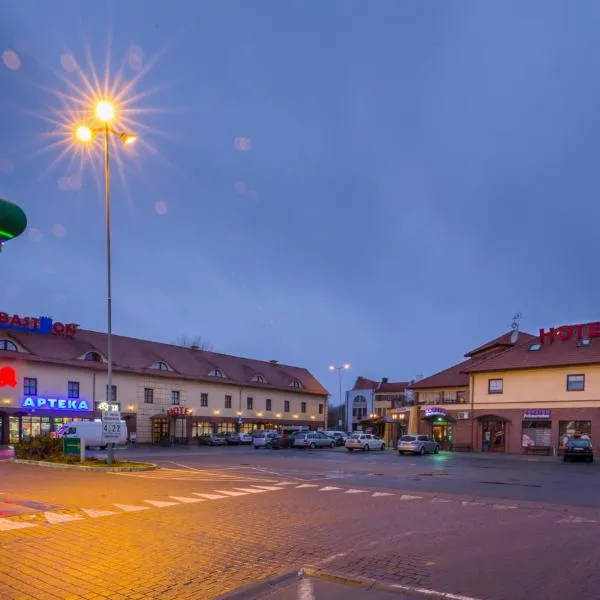 巴斯提翁酒店，位于Dębno的酒店