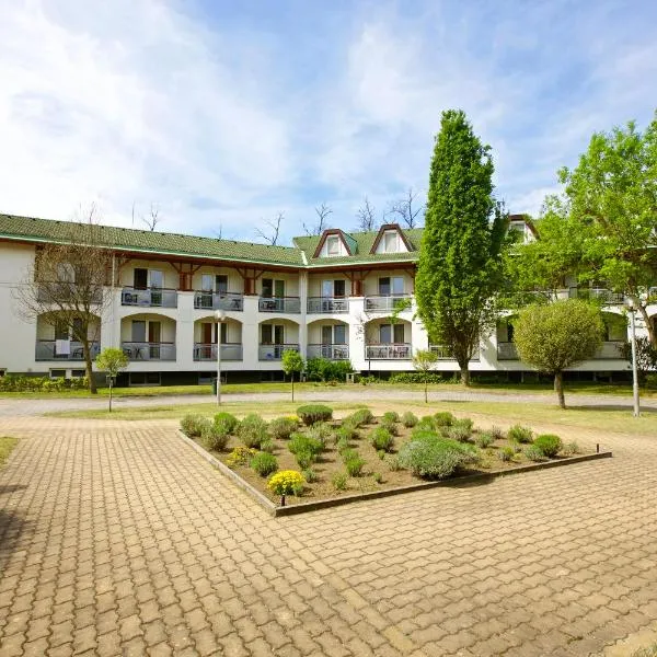 Auguszta Hotel és Diákszálló，位于Hajdubagos的酒店