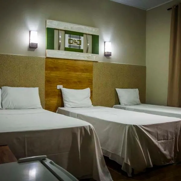 Barbara's Hotel，位于Junqueirópolis的酒店