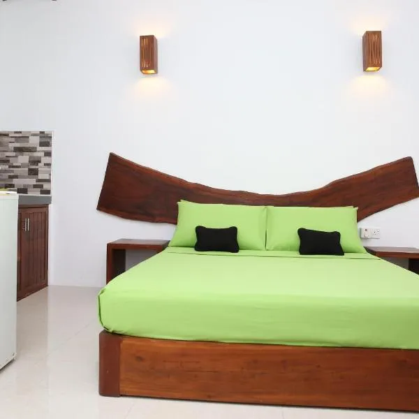 THE CLASSIC-Hostel-apartment-Standard Room，位于Piyadigama的酒店