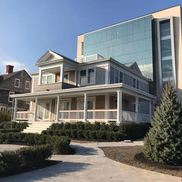 The Preston House and Hotel，位于Westhampton Beach的酒店