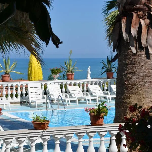 Camping Terrazzo sul mare，位于滨海库普拉的酒店