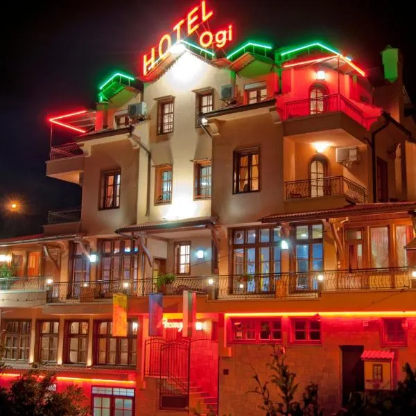 奥吉家庭旅馆，位于巴奇科伏的酒店