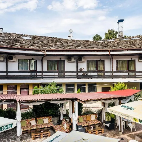 瓦罗沙酒店，位于洛维奇的酒店