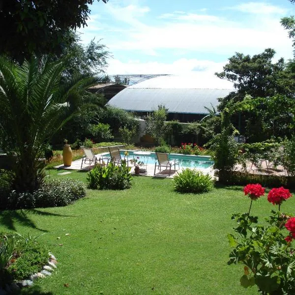 博酒店舒适及水疗中心，位于Piedras Moradas的酒店