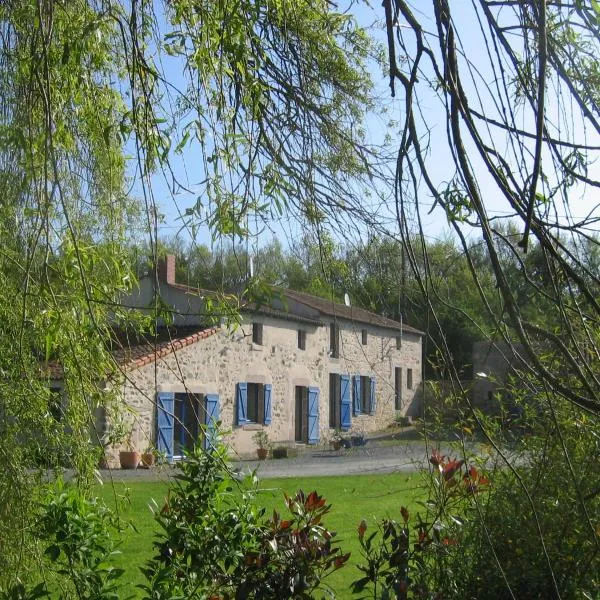 La petite Vallee，位于Saint-Pierre-des-Échaubrognes的酒店