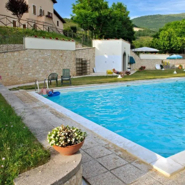 拉鲁坎达戴尔克拉奇欧酒店，位于Preci的酒店