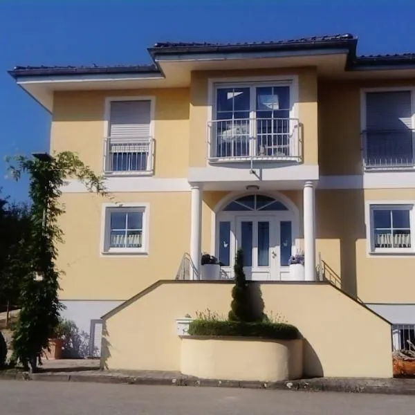 Villa in Seenahe Badesee Ehmetsklinge，位于居格林根的酒店