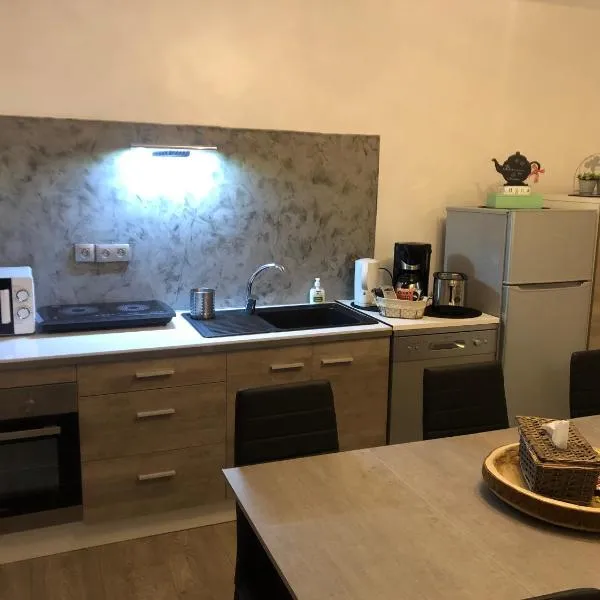 Appartement tout confort Ugine，位于于日讷的酒店