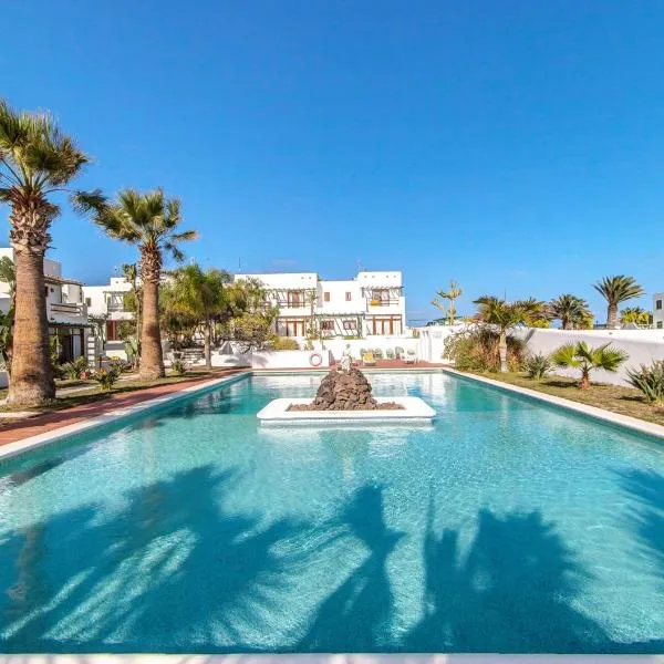 B13-Dúplex luminoso+ piscina a 150 m del mar，位于阿里亚的酒店