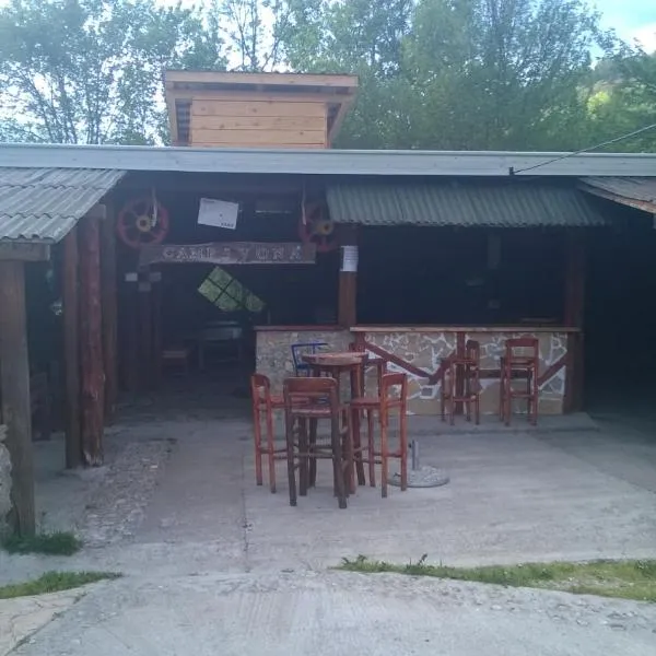 伊沃娜简易别墅露营地，位于Bastasi的酒店