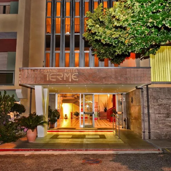 德尔温泉大酒店，位于阿夸佩萨的酒店