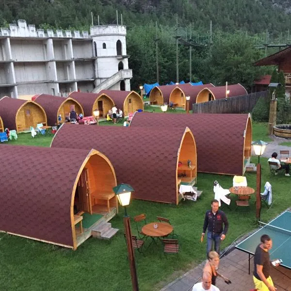 Inn-side ADVENTURE CABINS，位于海明的酒店