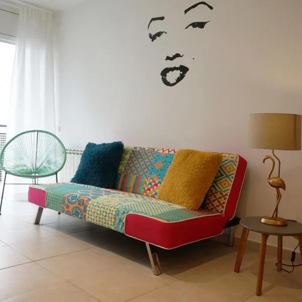 Matilda Home on the Beach，位于锡切斯的酒店