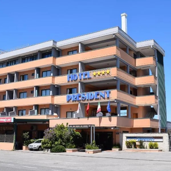 波梅齐亚总统酒店，位于萨沃纳的酒店