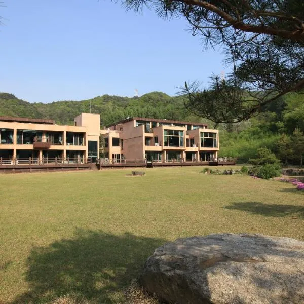 雨果海姆度假屋，位于Ch'angdong-ni的酒店