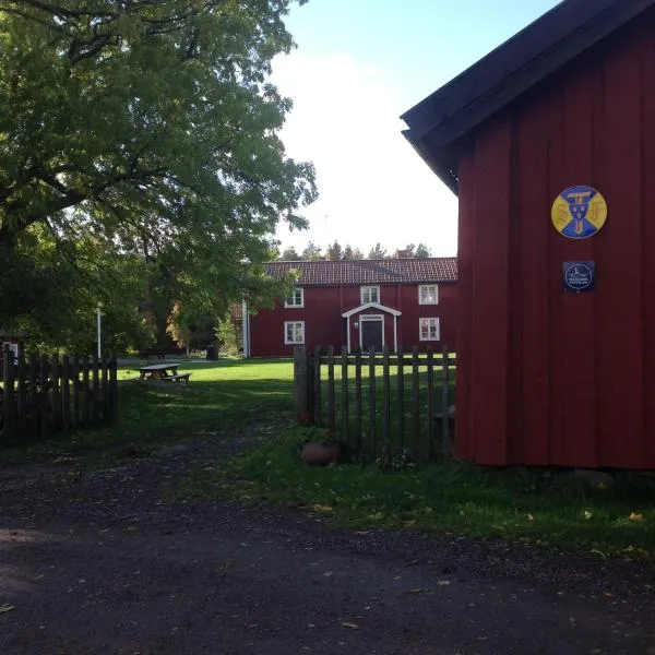 Bull-August gård vandrarhem/hostel，位于Åkerö的酒店