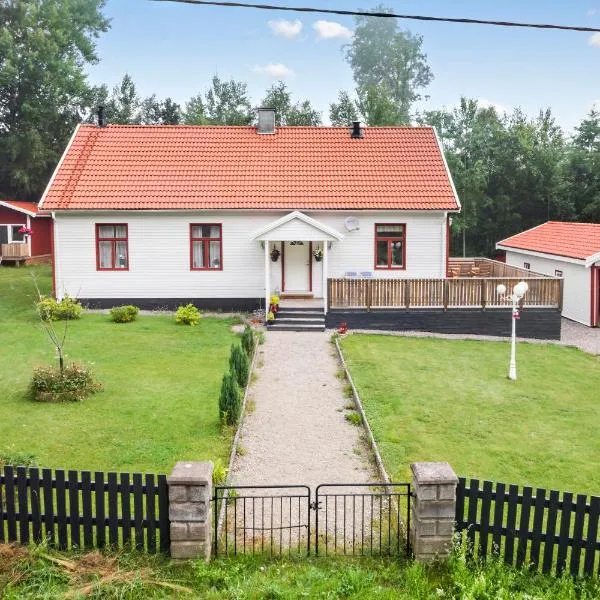 Ferienhaus am Mycklaflon，位于Hjältevad的酒店