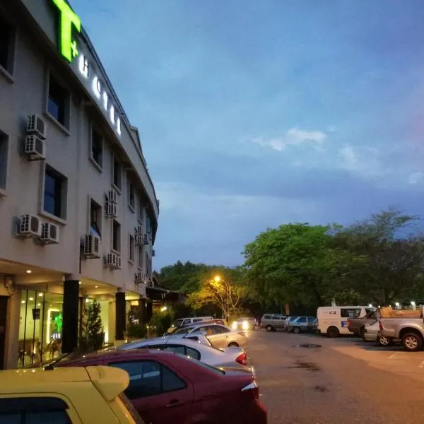 T+双溪大年酒店，位于Sungai Lalang的酒店